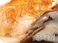 Екзотично печено пиле с гъби рижики, сметана и сок от ананас на фурна